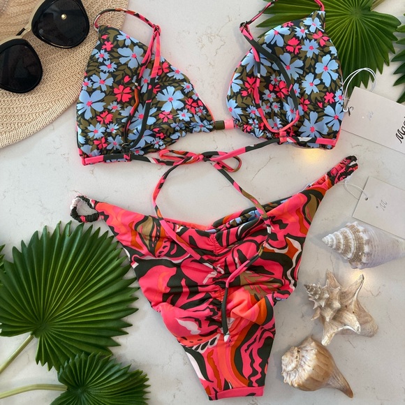 MAAJI Set - Zen String Triangle Bikini Top & Micro Crunch Cheeky Bottom - L - Picture 12 of 17